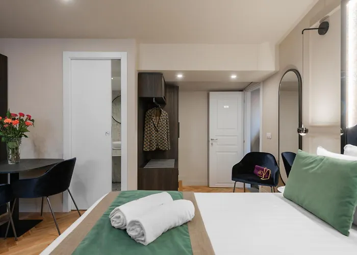 Apart Otel H77 - Maison D'art Collection 3*